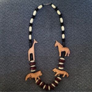 VINTAGE Hand Carved Wood African Safari Animal Necklace- Lions, Giraffe, Zebra